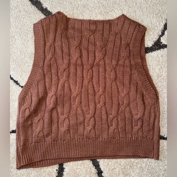 Romwe Cable Knit Crop Sweater Vest - Picture 4 of 5